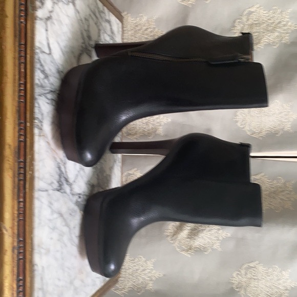 Coach Black Leather Ankle Boots. Like New/Never Worn/Excellent Condition. 8.5 - Picture 14 of 16